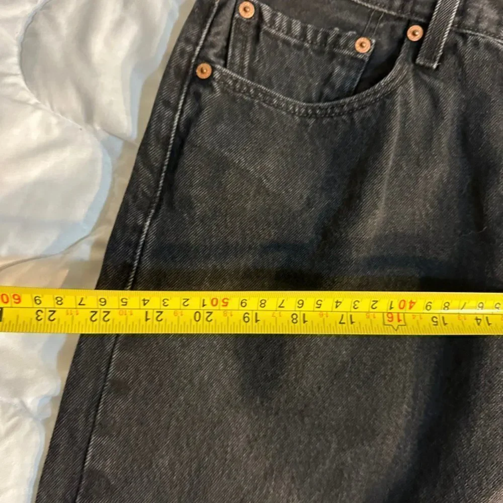 Levis black 501 Shorts for men Waist :38, Inseam 17 inches